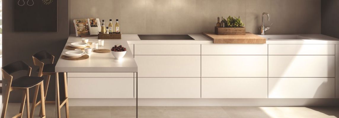Porcelain stoneware kitchen coverings: ideas and solutions for every style